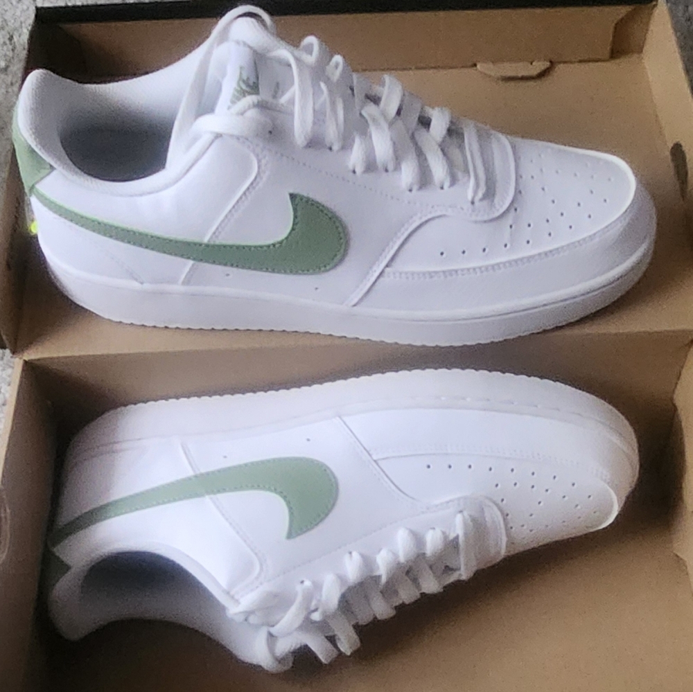 Nike green Nee and white Men's Size 10.5